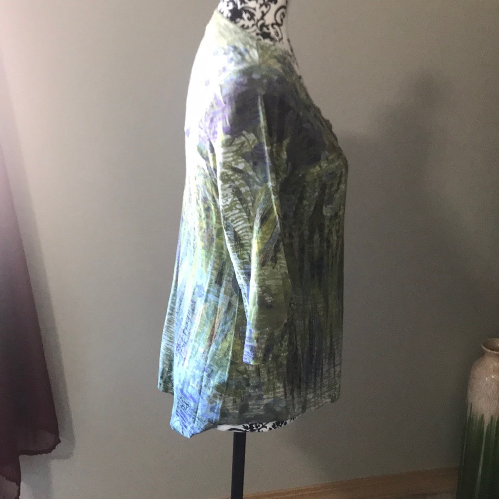 Unity World Wear green top with high low